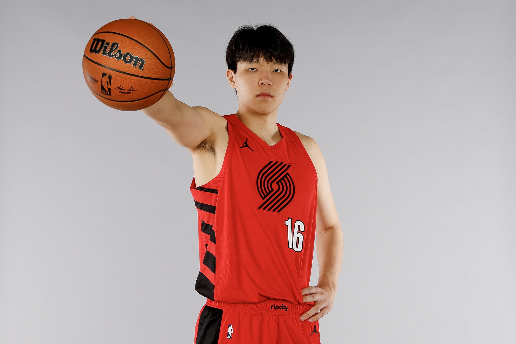 开云官网-队记：相对于CBA夏联就像开了2倍速 杨瀚森能够适应已算不错