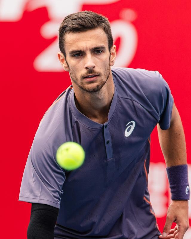 1735817269883032144.jpg 开云官网-穆塞蒂“三新”香港亮相 希望2025大满贯继续突破