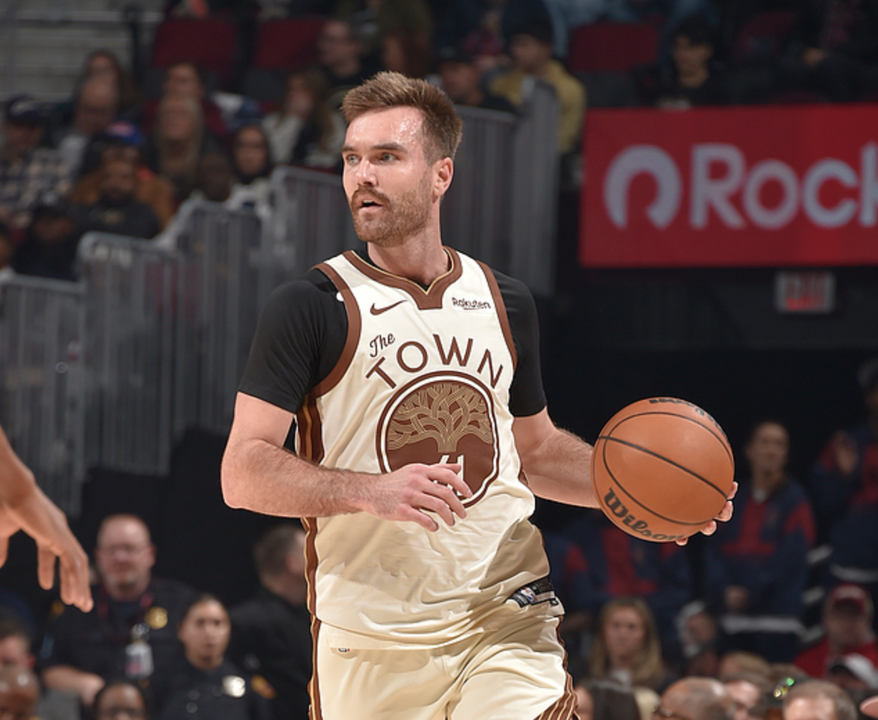 西部排名又乱了:独行侠创NBA奇迹,湖人收大礼,5队排名互换