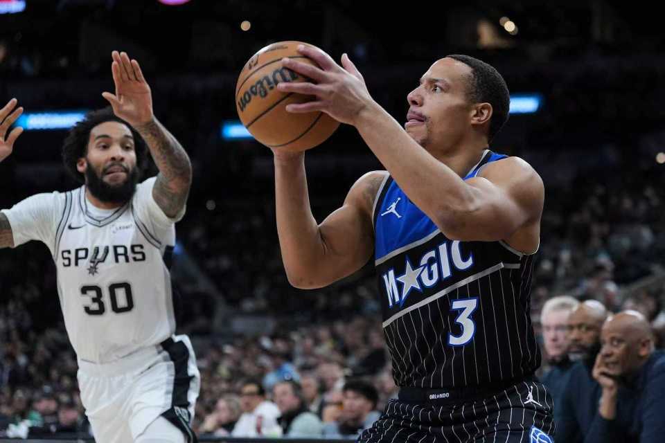 开云体育APP下载-马刺双杀魔术升西部第二:文班25+8+4+5帽 完胜班凯罗19+10