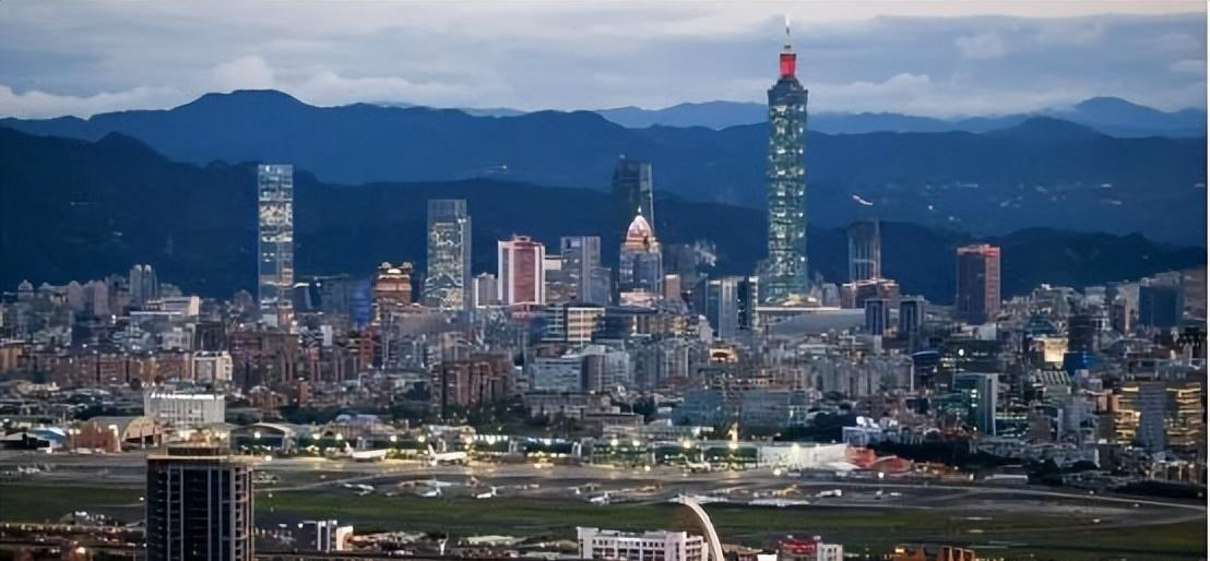 开云APP-郑丽文随行名单确认，两岸迎来新局面，不到24小时，美专机抵台